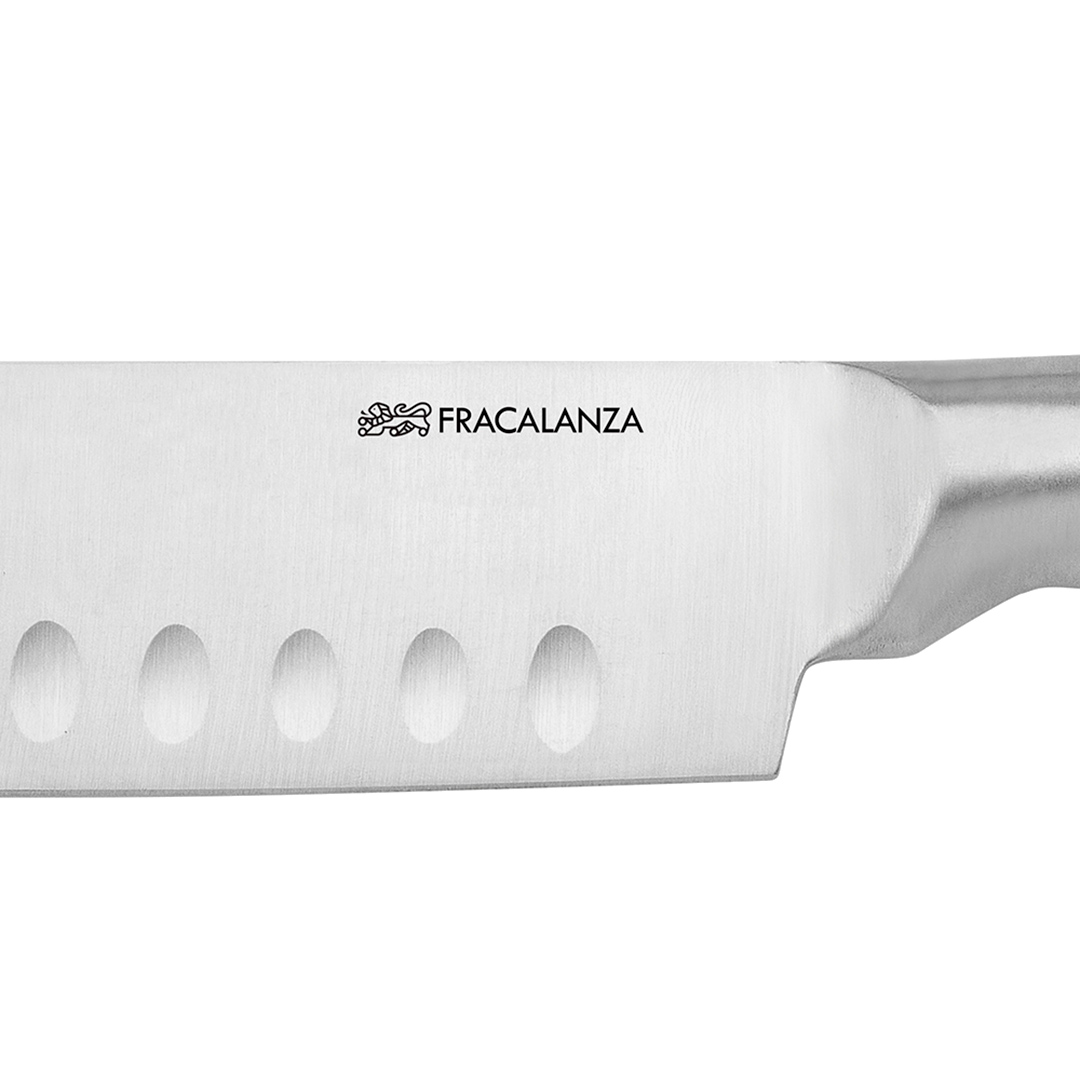 Fotografia para o produto Faca santoku em aço inox 2,5mm com cabo na cor preta A31cm 155grs